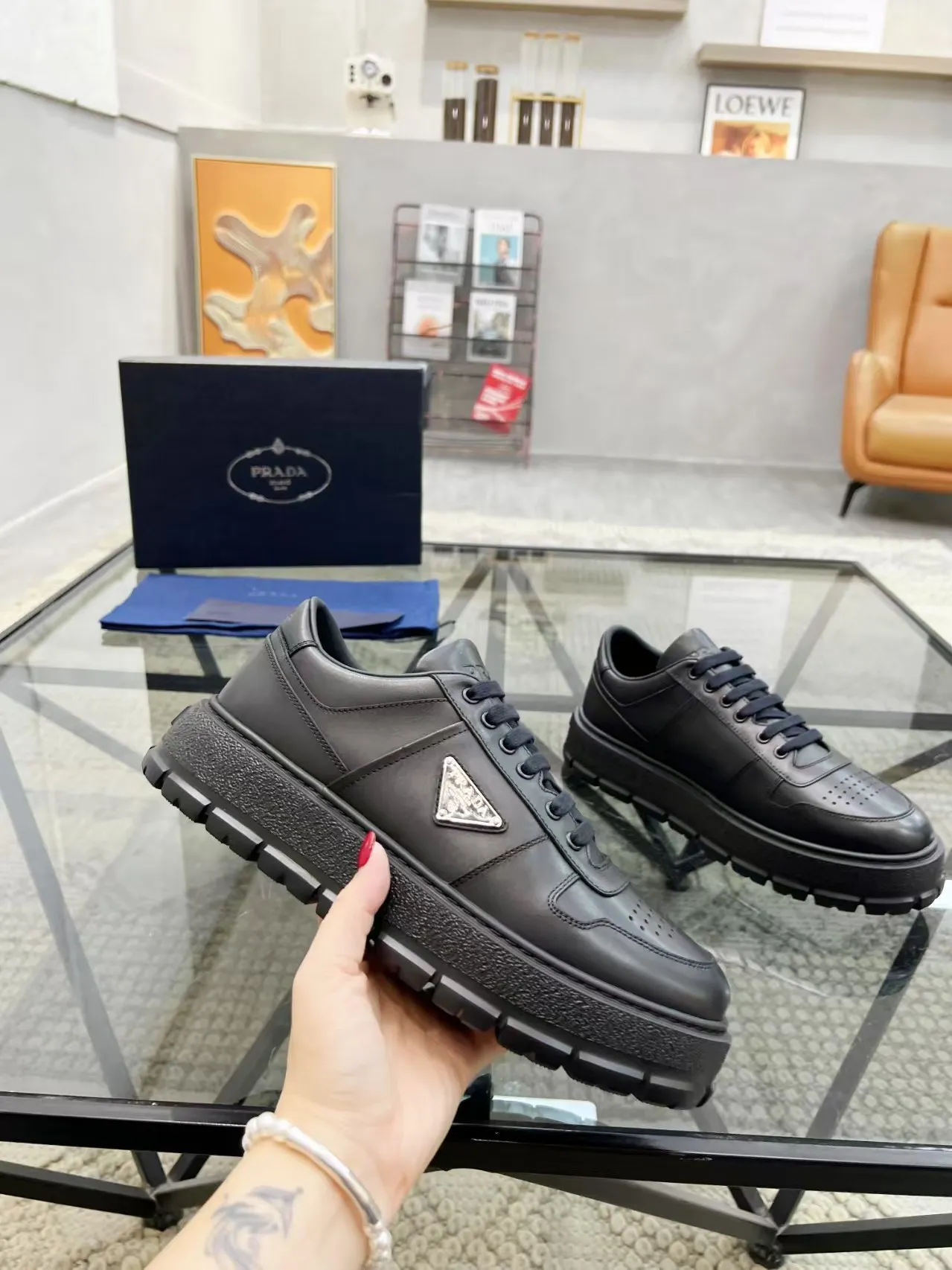 Men's Men's Shoes 💰440 [New Style] 🎍🎍Prada Prada's new men's leather sneakers, the highest version on the market, any comparison is welcome🆚! The original leather has excellent texture and is super high-end! Fetal sheep net lining imported from Italy, removable pad! Luxurious materials and fine workmanship, highly recommended! Code: 38-44 (45 can be customized